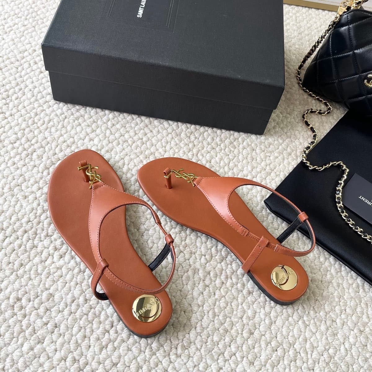 Saint Laurent Sandalia cassandra brown.
