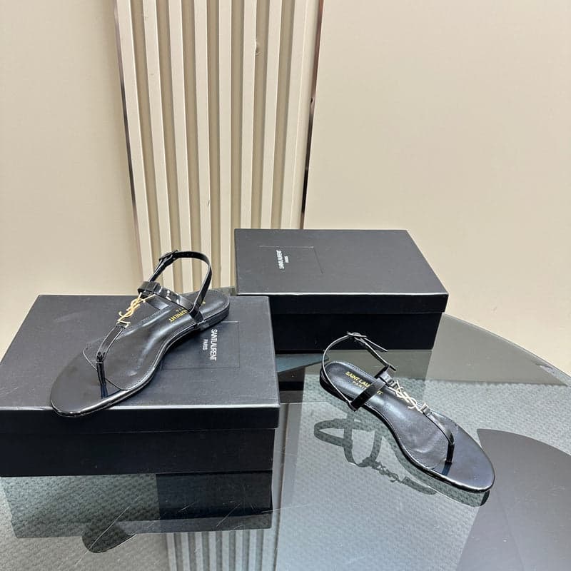 Saint Laurent Sandalia cassandra em couro envernizada (Pronta entrega)