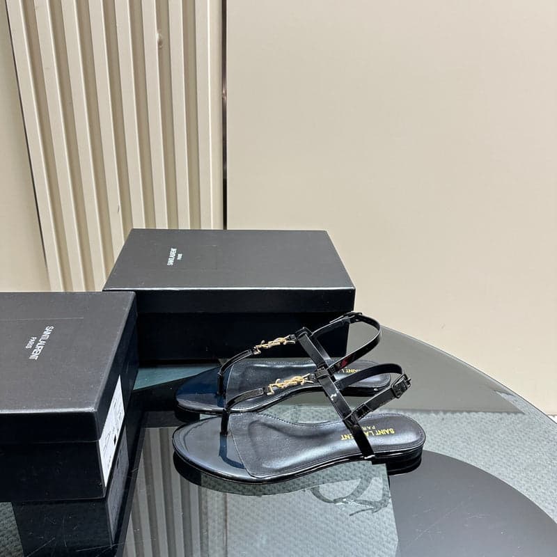 Saint Laurent Sandalia cassandra em couro envernizada (Pronta entrega)