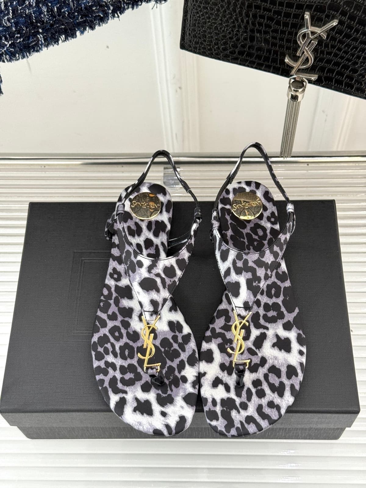 Saint Laurent Sandalia cassandra ounce
