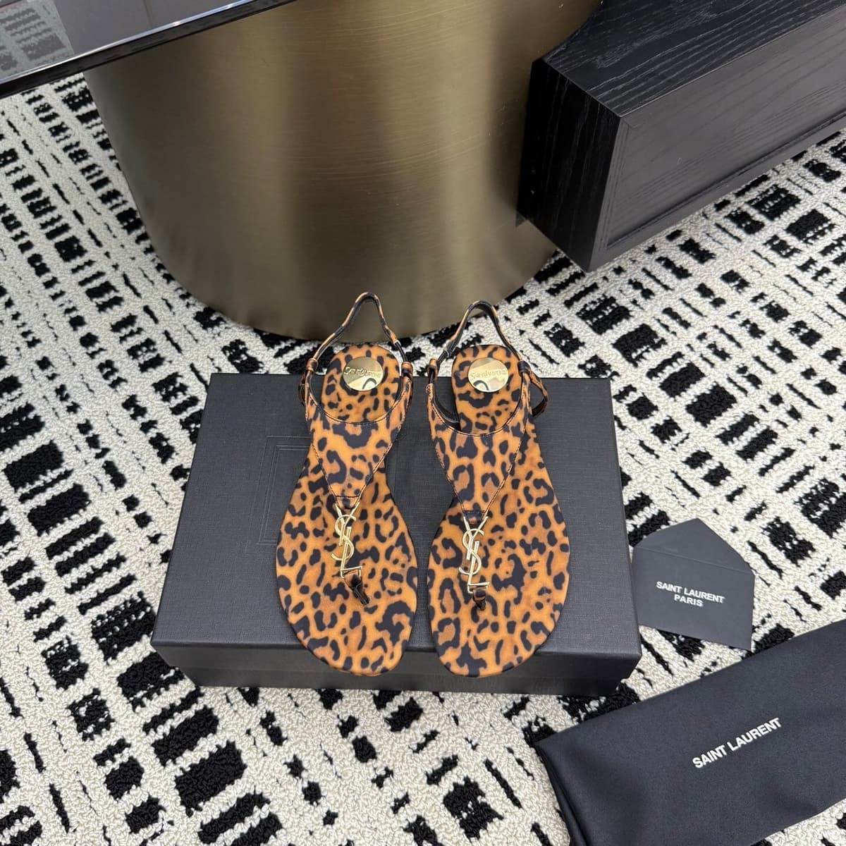 Saint Laurent Sandalia cassandra ounce