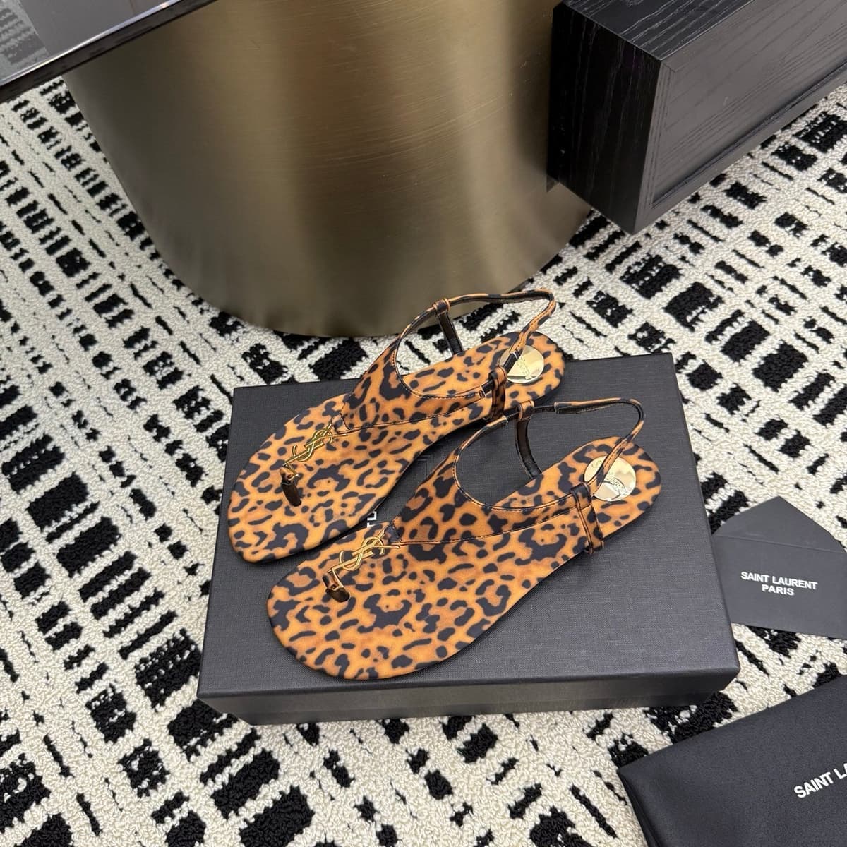 Saint Laurent Sandalia cassandra ounce