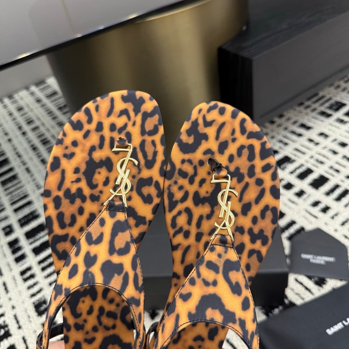 Saint Laurent Sandalia cassandra ounce
