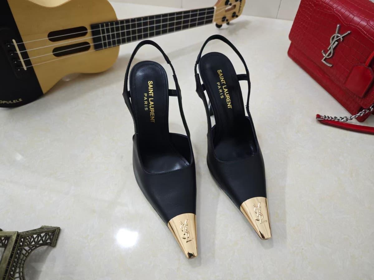 Saint Laurent Scarpin Slingback Jeanne Couro.