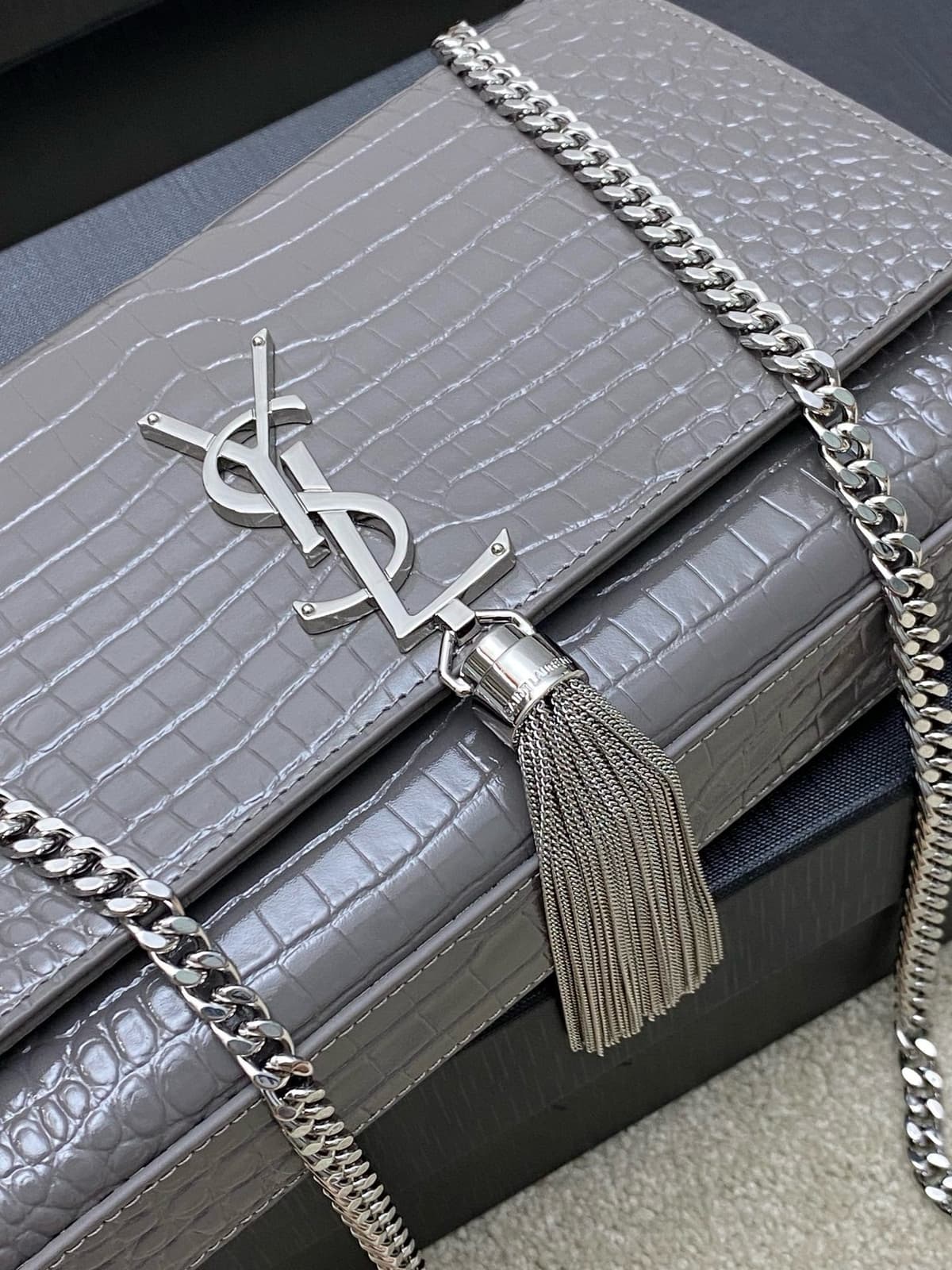 Saint Laurent Shoulder Bag Grafite Croc Ferragens Prata