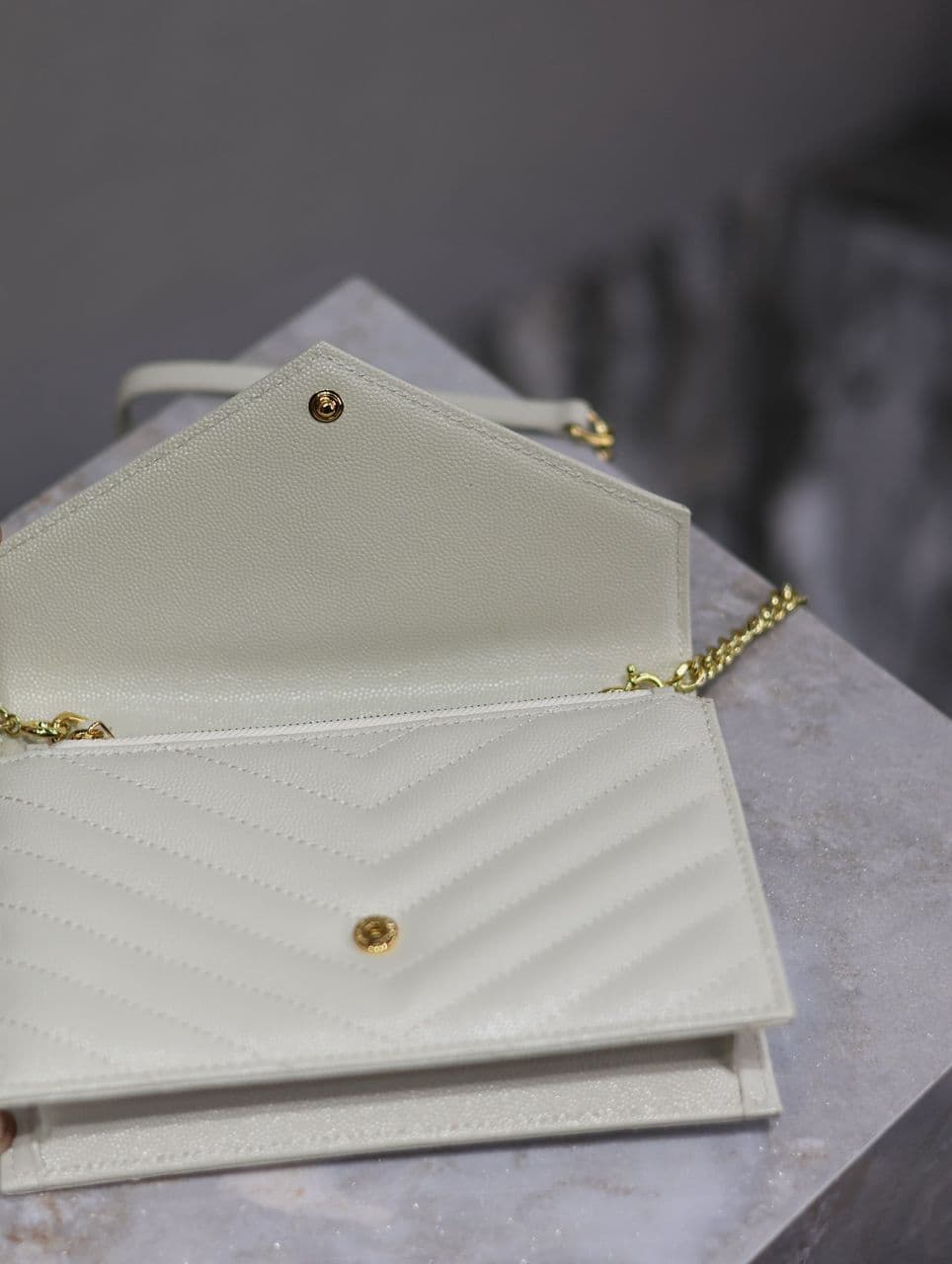 Saint Laurent Shoulder Bag White Ferragens Douradas