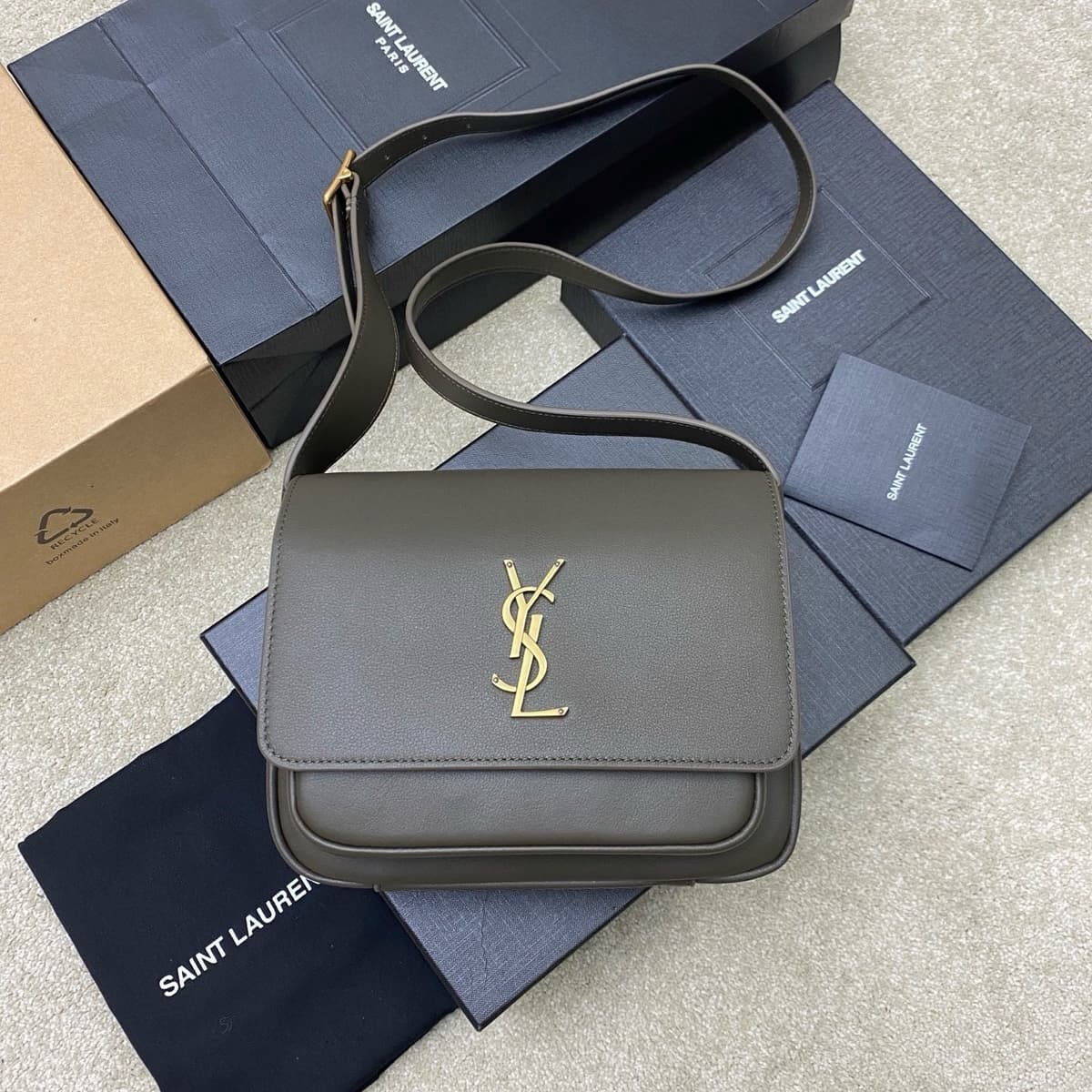 Saint Laurent Niki Saddle Shoulder Bag Taupe Ferragens Douradas