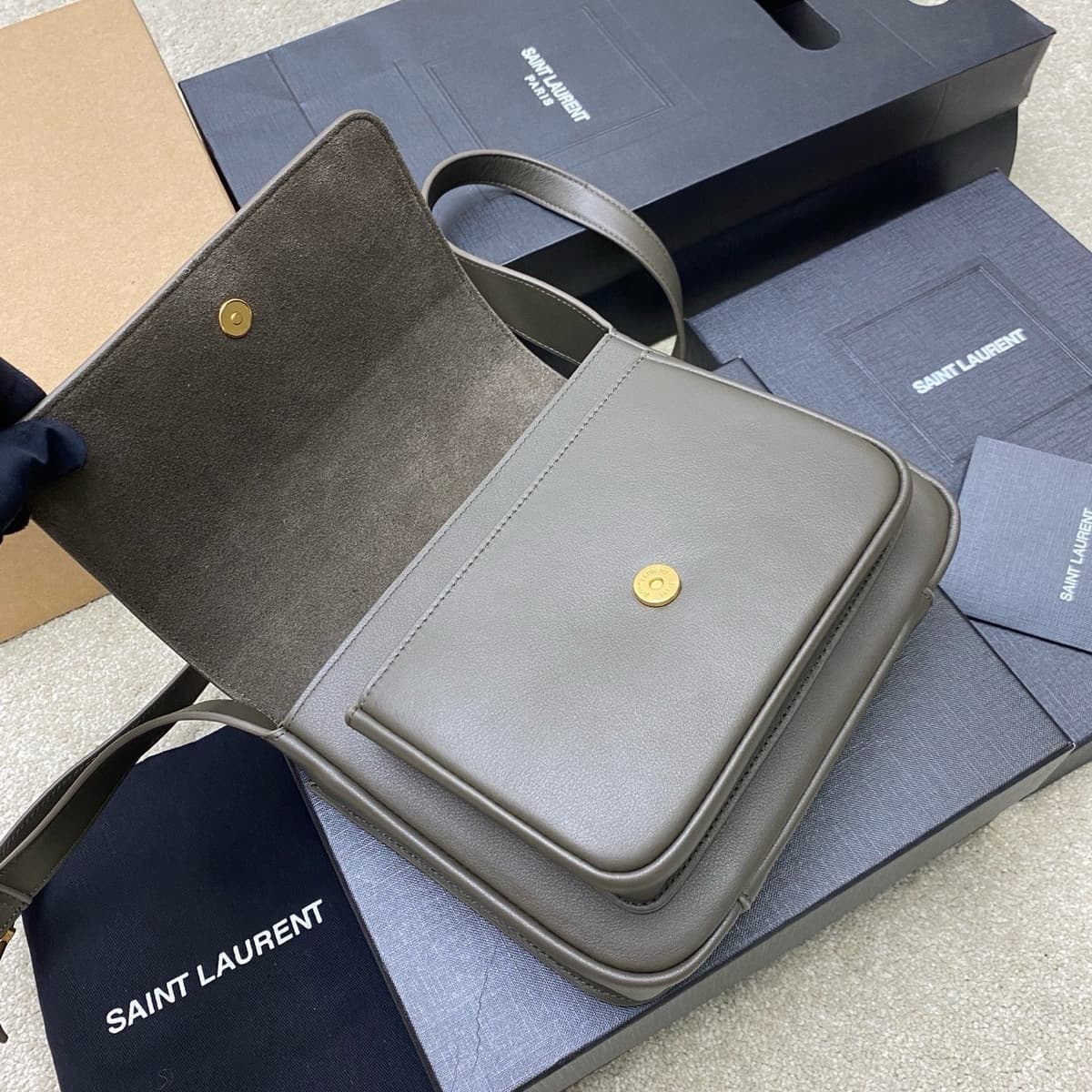 Saint Laurent Niki Saddle Shoulder Bag Taupe Ferragens Douradas