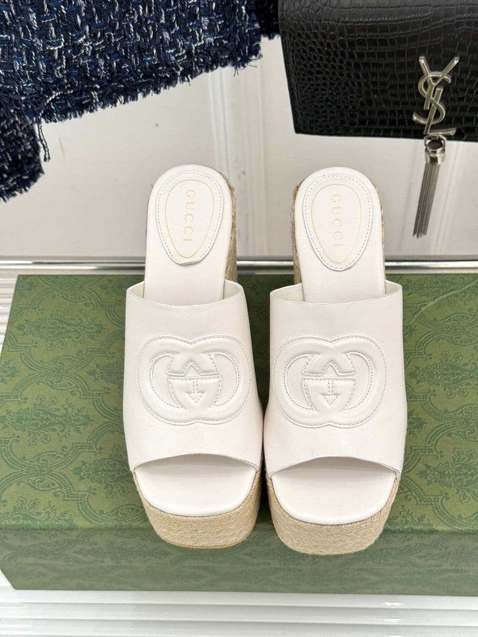 Sandália Interlocking GUCCI