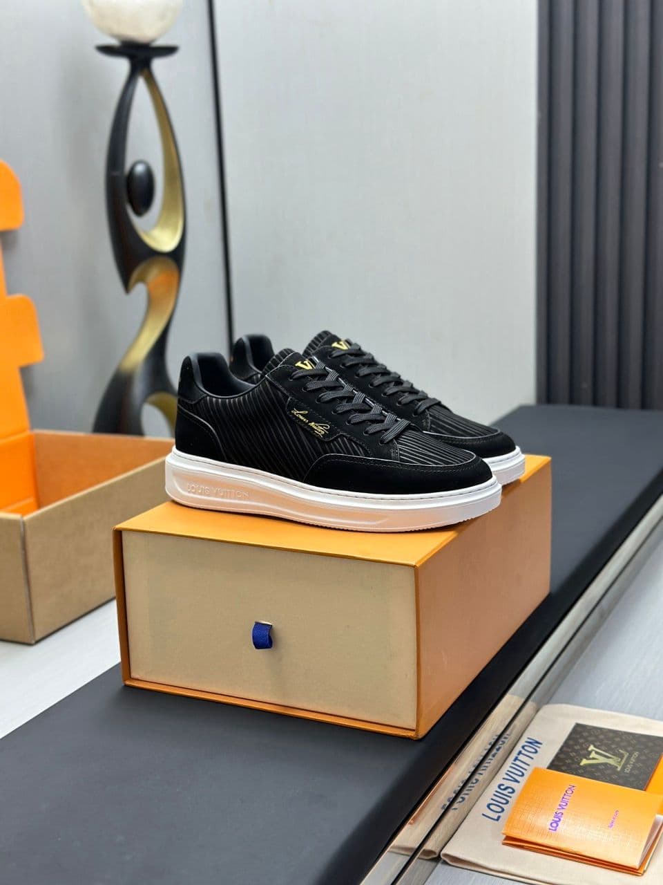 Louis Vuitton Beverly Hills Black And Gold
