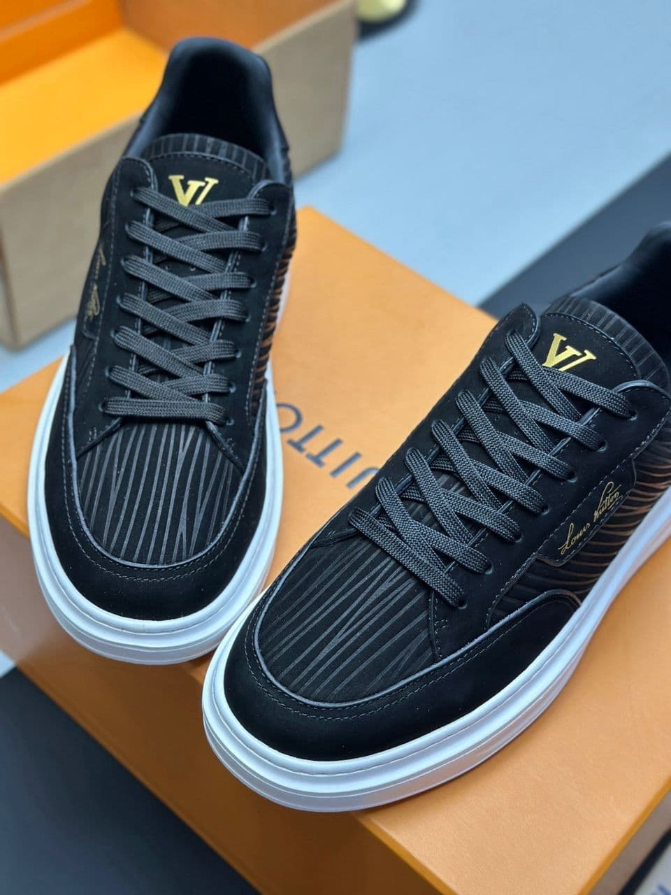 Louis Vuitton Beverly Hills Black And Gold