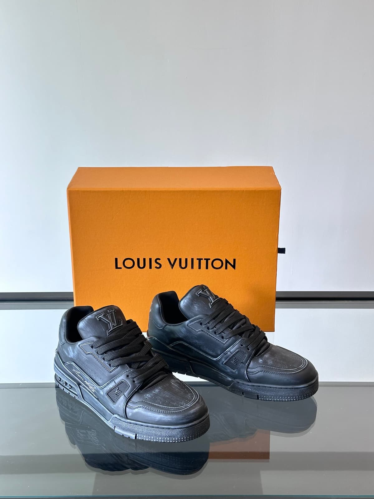 LV Trainer Black.