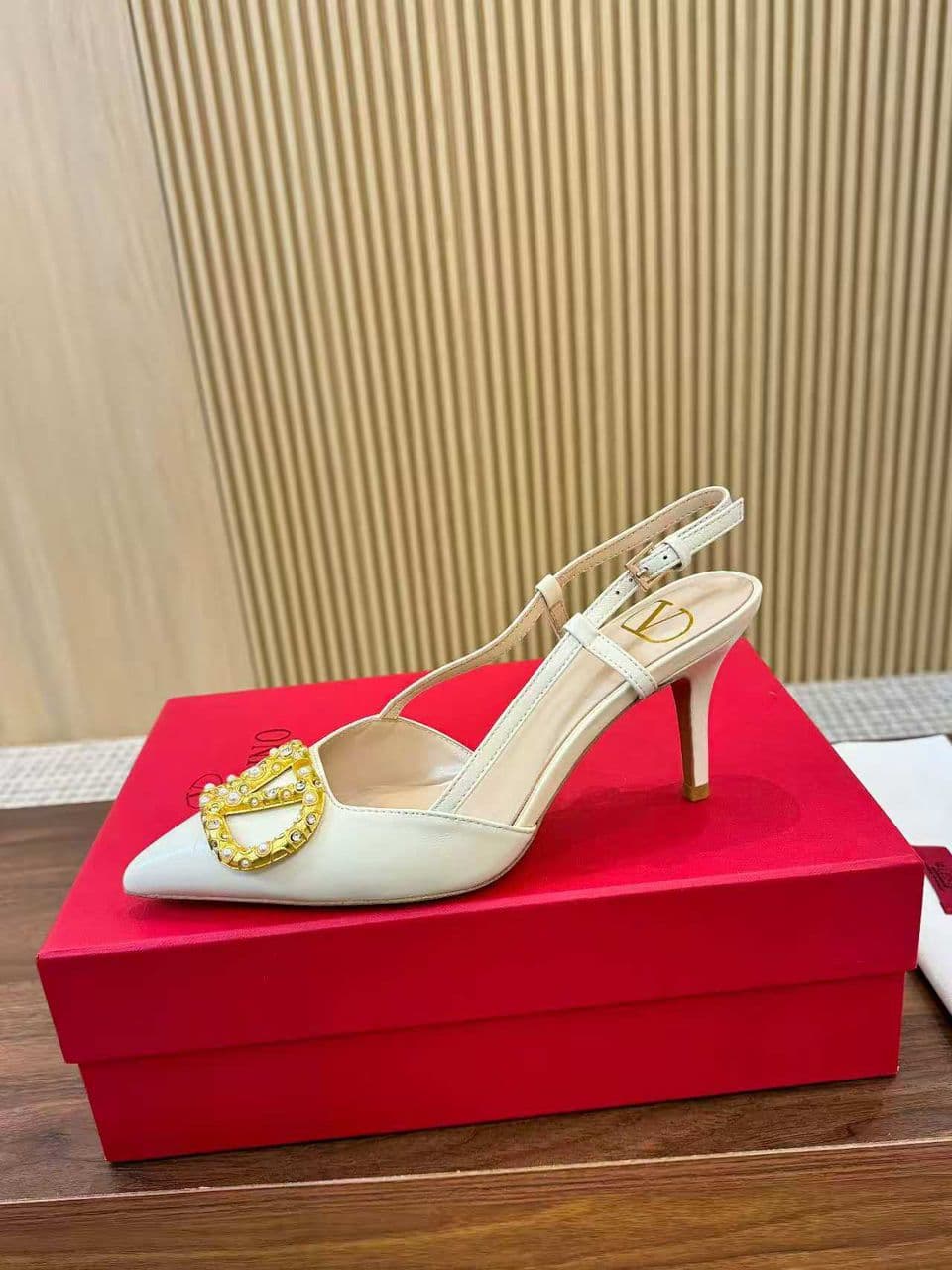 Valentino Garavani VLogo Signature Slingback Pump White Ferragens Douradas