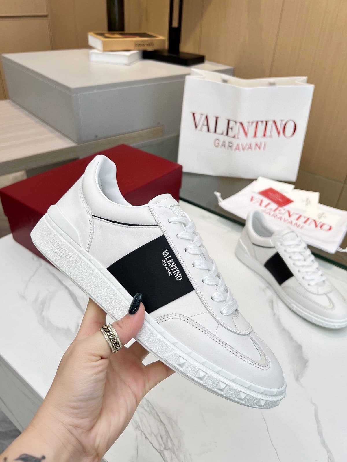Valentino Garavani Upvillage