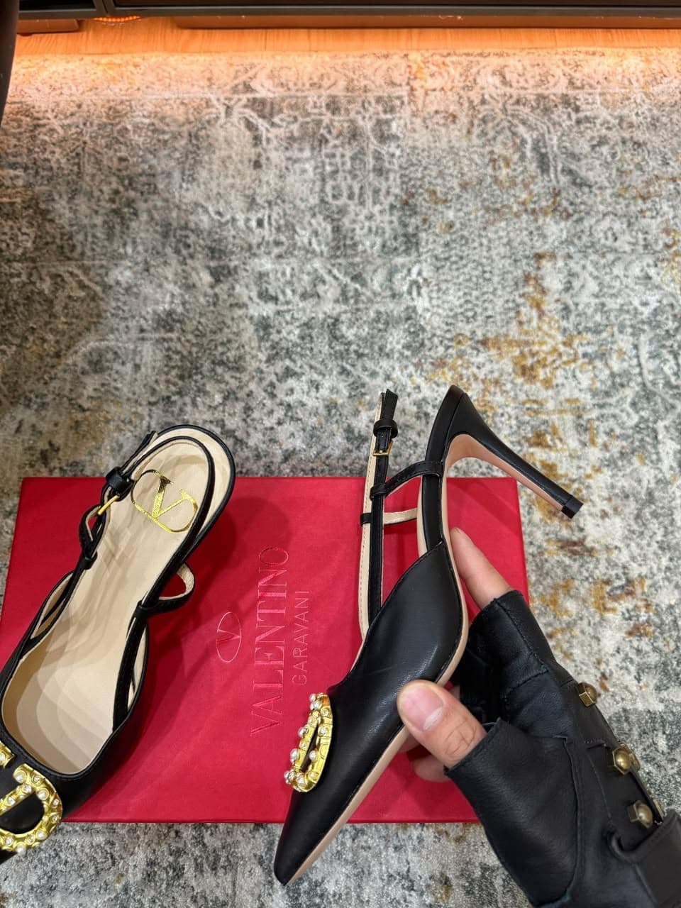 Valentino Garavani VLogo Signature Slingback Pump Black Ferragens Douradas
