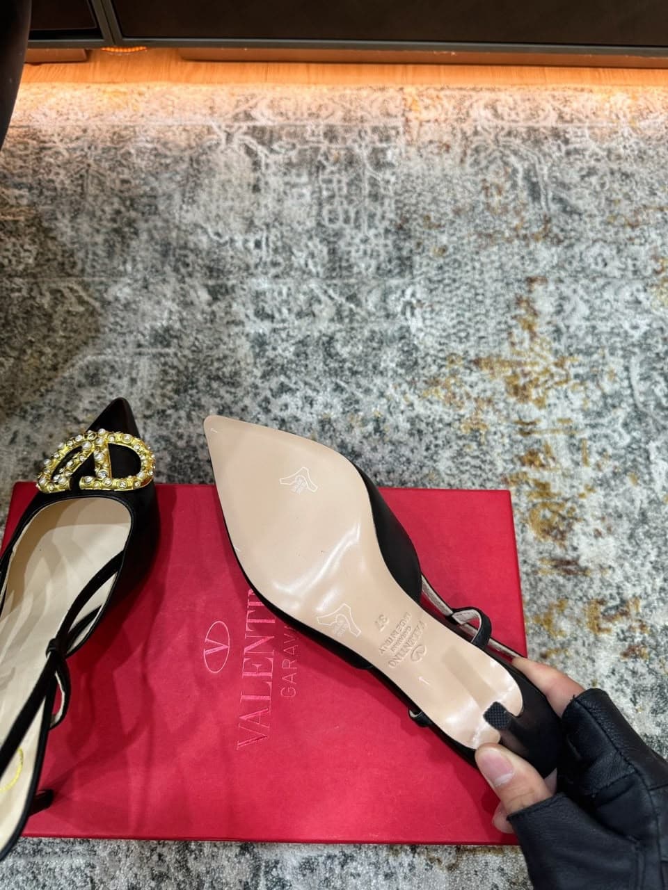 Valentino Garavani VLogo Signature Slingback Pump Black Ferragens Douradas