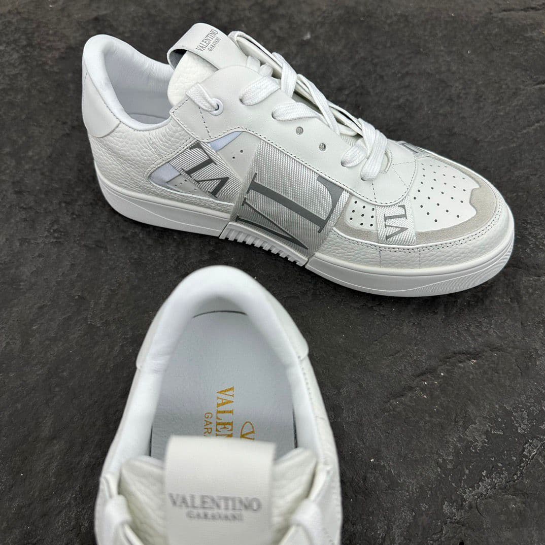 Valentino Garavani VLTN Band Sneaker Couro Branco .