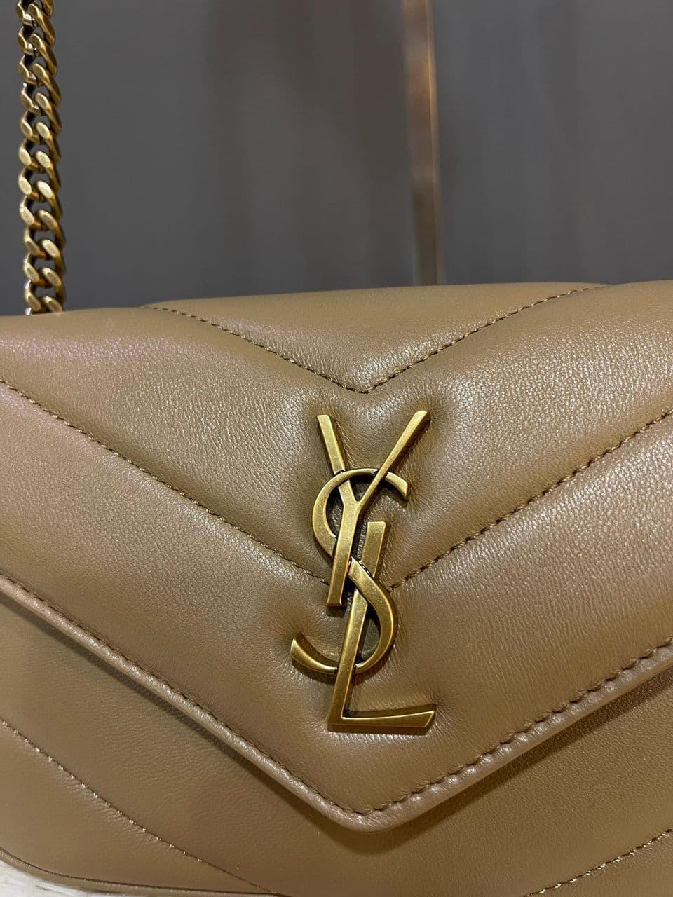 Yves Saint Laurent Bolsa Loulou Mini Bag