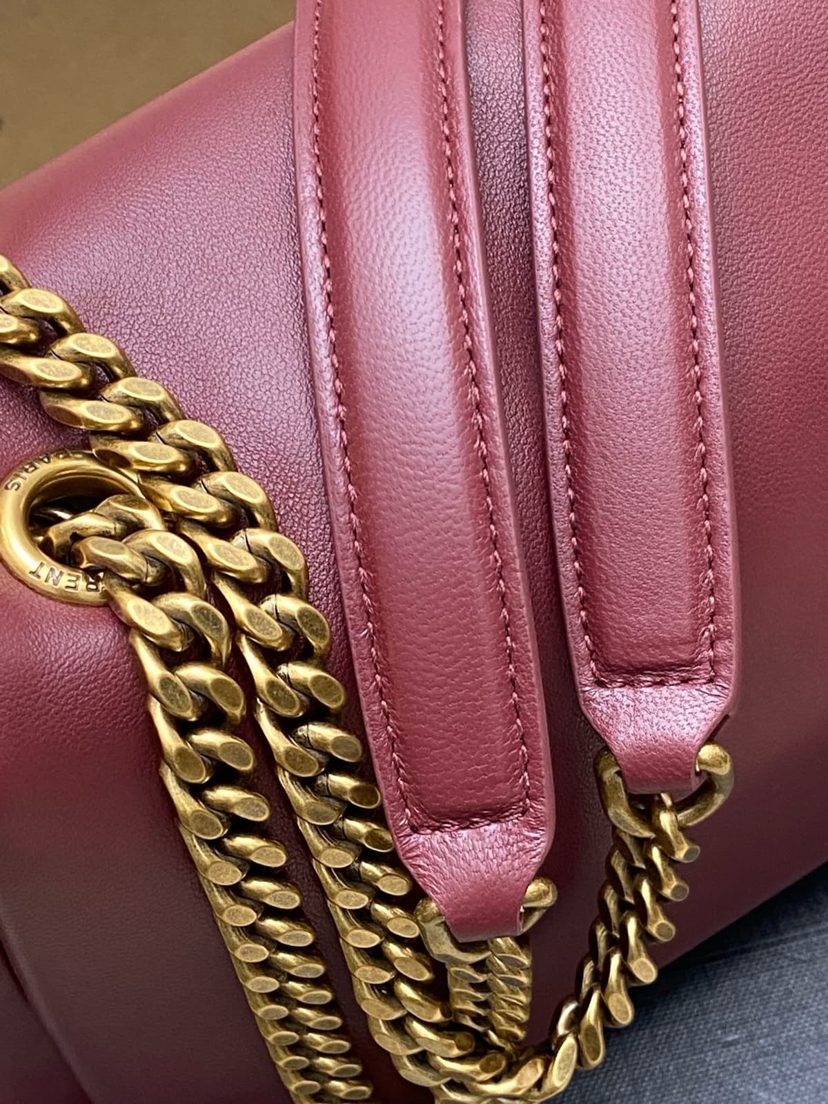 Yves Saint Laurent Calypso Lambskin Board Ferragens Douradas